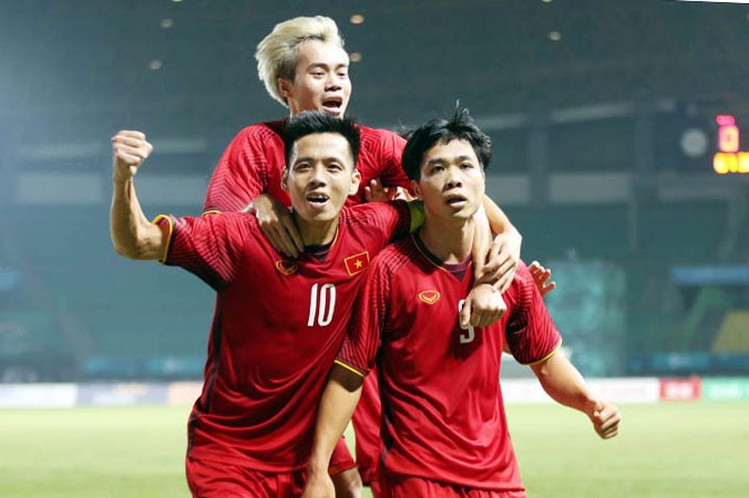 Các cầu thủ Olympic Việt Nam ăn mừng bàn thắng trước Bahrain.