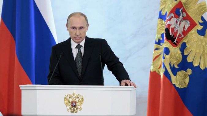 Tổng thống Nga Vladimir Putin kêu gọi người dân tự chủ để vượt qua khó khăn. Ảnh: Itar-Tass