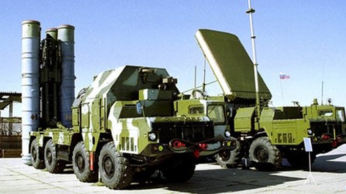 Hệ thống tên lửa đất đối không S-300PMU. Ảnh: AP