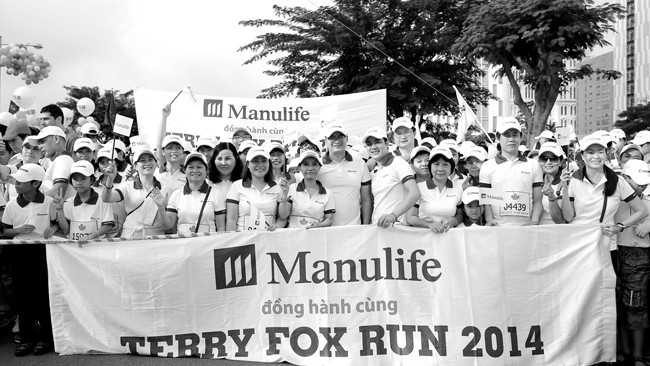 Hơn 800 đại lý, nhân viên Manulife cùng người nhà đã có mặt đông đủ tham gia chương trình chạy bộ từ thiện Terry Fox Run 2014