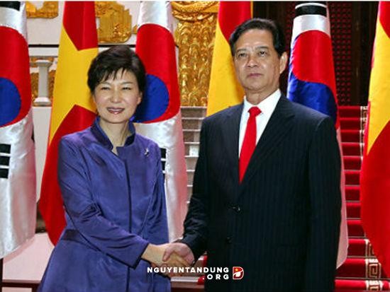Thủ tướng Nguyễn Tấn Dũng và Tổng thống Park Geun-hye trong chuyến thăm Việt Nam của bà Tổng thống năm 2013. Ảnh: VGP