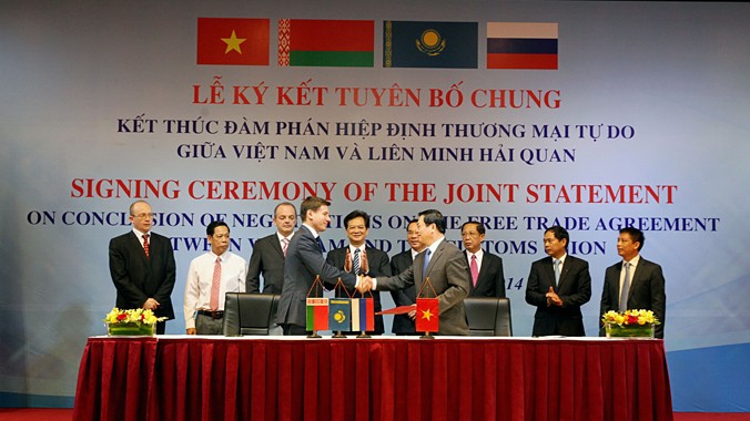 Thủ tướng Nguyễn Tấn Dũng chứng kiến lễ ký tuyên bố chung kết đàm phán FTA giữa Việt Nam và liên minh Hải quan Nga - Belarus - Kazakhstan. Ảnh: Đức Tám