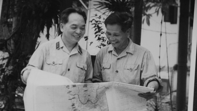 Đại tướng Nguyễn Chí Thanh cùng Đại tướng Võ Nguyên Giáp 5/7/1967