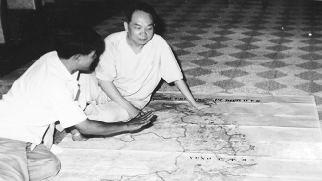  Đại tướng Nguyễn Chí Thanh tại nhà riêng Đại tướng Võ Nguyên Giáp trước ngày vào miền Nam 5/7/1967
