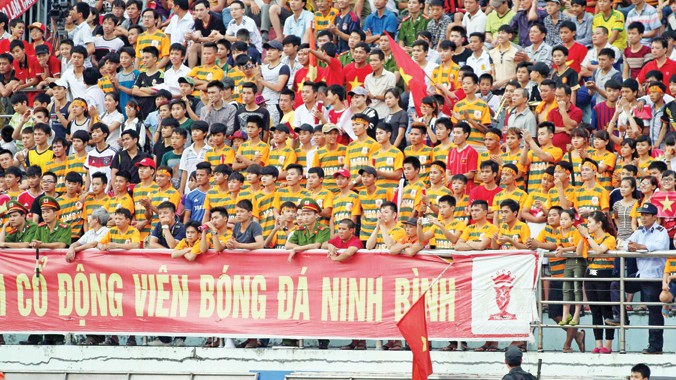  CĐV Ninh Bình sẽ không còn được thưởng thức bóng đá đỉnh cao sau khi CLB Ninh Bình quyết định giải thể. Ảnh: VSI 