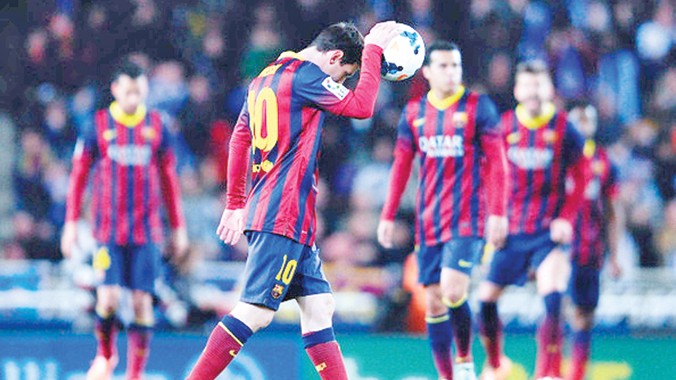 Messi đang buồn bã trong một Barcelona rệu rã. Ảnh: Zimbio.com