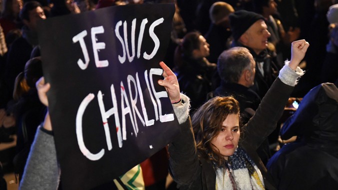 Charlie Hebdo đã trở thành biểu tượng của tự do ngôn luận sau các cuộc tấn công đẫm máu ở Paris. Ảnh: Mirror
