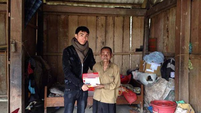 Ngọc trong chuyến đi trao quà từ thiện tại Minh Hóa, Quảng Bình. Ảnh nhân vật cung cấp