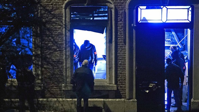 Cảnh sát Bỉ tiến hành hàng loạt cuộc đột kích chống khủng bố khắp đất nước. Ảnh: Getty Images