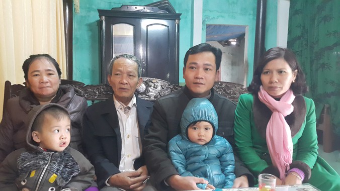 Gia đình của người lính biển Nguyễn Hữu Minh trong một lần đoàn tụ hiếm hoi