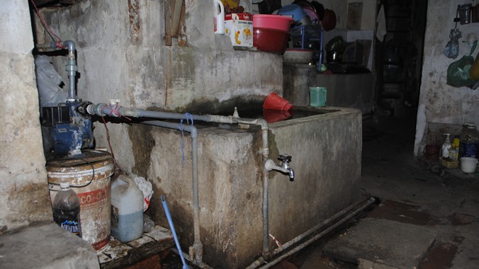 Khu vực chứa nước ăn tại nhà 47 Hàng Bạc. Ảnh: Minh Tuấn