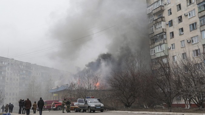Hàng chục người thiệt mạng, bị thương khi thành phố Mariupol bị bắn phá mấy ngày qua. Ảnh: NBC News