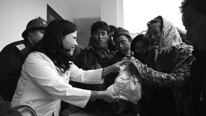 Khám chữa bệnh, phát thuốc miễn phí cho 500 đồng bào dân tộc thiểu số tại Si Ma Cai