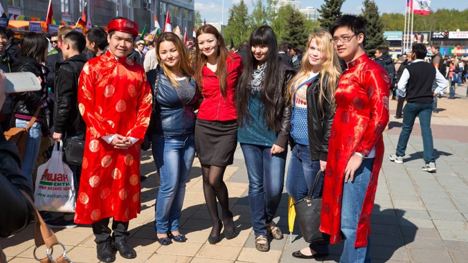 Sinh viên Việt Nam và các bạn quốc tế tại Đại học Hữu nghị các dân tộc