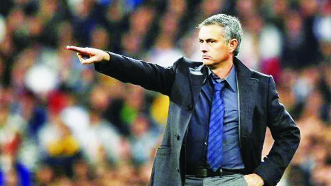 Jose Mourinho tiếp tục gây hấn với kình địch Man City