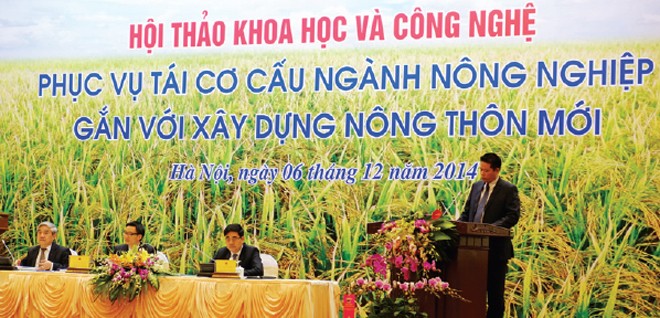 Theo ông Lê Quang Thành (đang đứng phát biểu), các đề tài nghiên cứu, cần hợp tác với DN để sản phẩm có tính ứng dụng cao, sát với thực tiễn