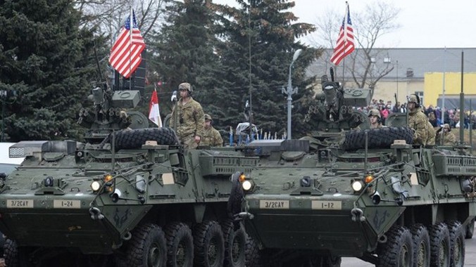 Xe bọc thép Mỹ diễu binh tại Estonia gây thêm căng thẳng Nga-NATO. Ảnh: Getty Images
