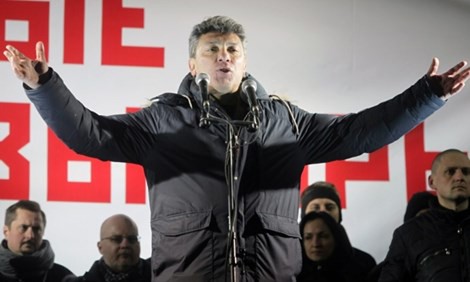 Ông Boris Nemtsov phát biểu tại một cuộc họp của phe đối lập Nga hồi tháng 3/2012 .