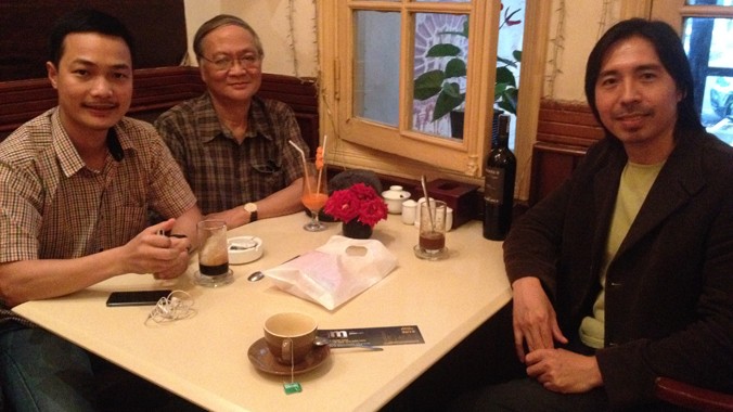 Những người tâm huyết với câu lạc bộ điện ảnh kiến trúc: KTS Hoàng Đạo Kính (giữa), Lê Việt Hà (trái) và Vũ Hoàng Sơn.Ảnh: Mai Anh