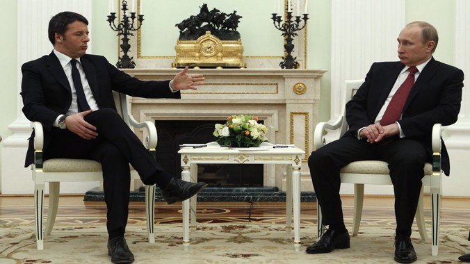 Tổng thống Nga Vladimir Putin gặp Thủ tướng Ý Matteo Renzi ngày 5/3. Ảnh: Getty Images