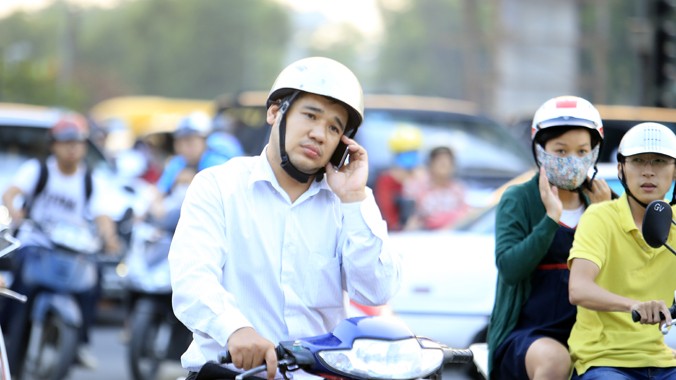 Ủy ban An toàn Giao thông Quốc gia đề xuất giám sát giao thông từ điện thoại cầm tay của người dân. Ảnh: Ngọc Châu