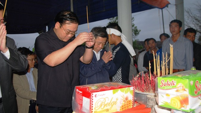 Phó Thủ tướng Hoàng Trung Hải thăm hỏi, động viên các gia đình gặp nạn tại Quảng Bình