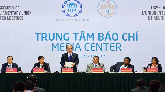 Chủ tịch Quốc hội Nguyễn Sinh Hùng phát biểu tại buổi họp báo IPU 132. Ảnh: Tuấn Anh