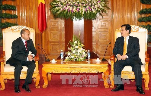 Thủ tướng Nguyễn Tấn Dũng tiếp ngài Beketzhan Zhumakhanov, Đại sứ Đặc mệnh toàn quyền Kazakhstan đến chào xã giao, nhân nhận nhiệm vụ công tác tại Việt Nam, ngày 5/5/2014. Ảnh: Đức Tám-TTXVN