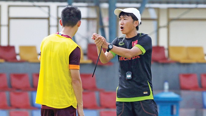 Những yêu cầu khắt khe trên sân tập của HLV Miura đã mang lại hiệu quả cho Olympic Việt Nam ở vòng loại U23 châu Á. Ảnh: VSI