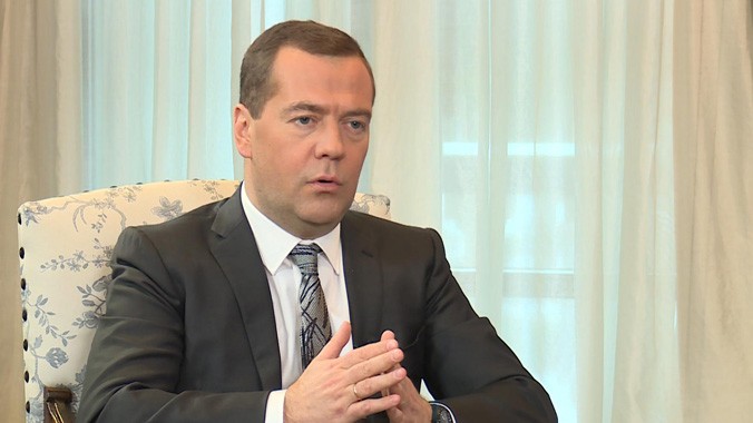 Thủ tướng Nga Dmitry Medvedev trả lời phỏng vấn báo chí Việt Nam về triển vọng quan hệ hợp tác song phương. Ảnh: TTXVN