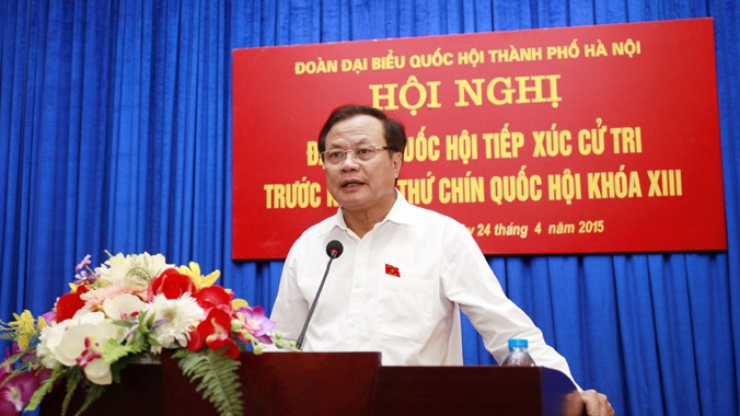 Trưởng đoàn ĐBQH thành phố Hà Nội - Bí thư Thành ủy Phạm Quang Nghị phát biểu tại cuộc tiếp xúc cử tri ngày 24/4. Ảnh: Nguyễn Tú