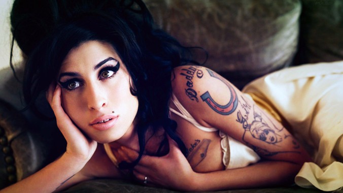 Nghiện ma túy, nghiện đập đá đã khiến Amy Winehouse, nữ ca sĩ tài năng người Anh, từng đoạt giải Grammy cũng phải từ trần khi còn rất trẻ