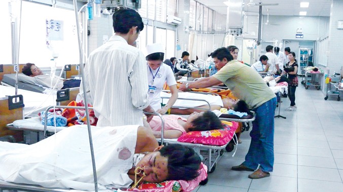 Hơn 300 người nhập viện vì ẩu đả tại TPHCM (Trong ảnh: Bệnh nhân được điều trị tại Khoa cấp cứu BV Chợ Rẫy). Ảnh: Lê Nguyễn