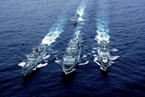 Trung Quốc tập trận tàu chiến ở Biển Đông.