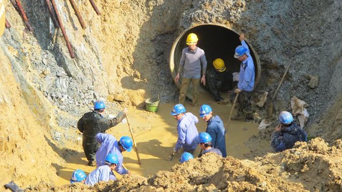 Việc vỡ đường ống dẫn nước sông Đà ảnh hưởng đến hàng nghìn hộ dân
