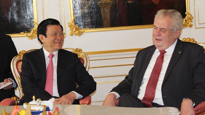 Chủ tịch nước Trương Tấn Sang và Tổng thống Czech Milos Zeman hội đàm sáng 11/5 tại Praha