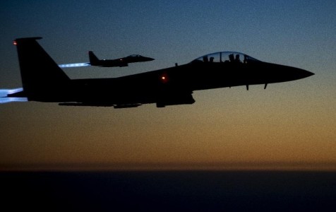 Máy bay chiến đấu của Mỹ tham gia không kích IS. 
