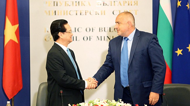 Thủ tướng Nguyễn Tấn Dũng và Thủ tướng Bulgaria Boyko Borissov tại buổi gặp gỡ báo chí. Ảnh: Đức Tám