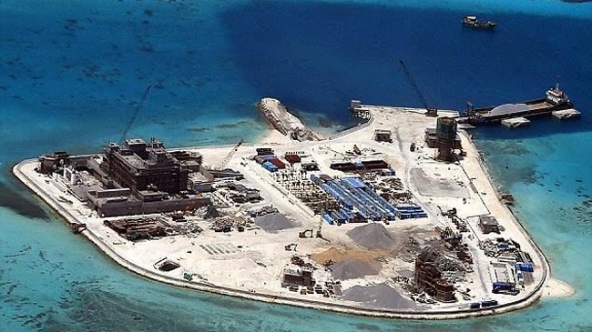 Trung Quốc xây đảo nhân tạo trái phép, biến thành căn cứ quân sự ở biển Đông. Ảnh: IHS Janes