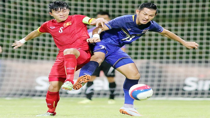 Trận đấu giữa U23 VN (trái) và U23 Thái Lan rất máu lửa, nhưng phần hơn vẫn thuộc về Thái Lan. Ảnh: VSI