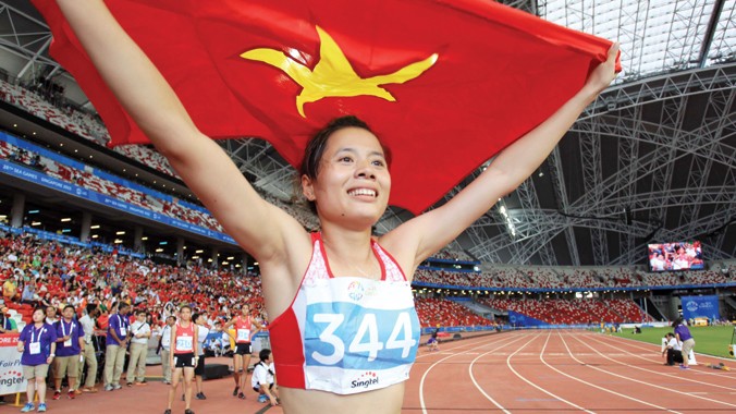 Nguyễn Thị Huyền ăn mừng kỷ lục SEA Games cùng chuẩn B Olympic 2016. Ảnh: VSI
