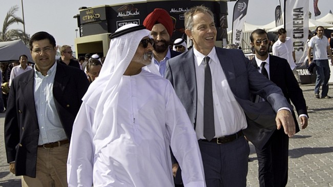 Ông Tony Blair trong một chuyến đi đến Abu Dhabi (thủ đô của Các tiểu vương quốc Ảrập thống nhất). Ảnh: Getty Images