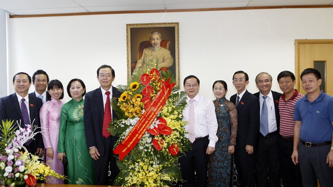 Đoàn đại biểu Quốc hội TPHCM đến thăm và chúc mừng báo Tiền Phong. Ảnh: Như Ý