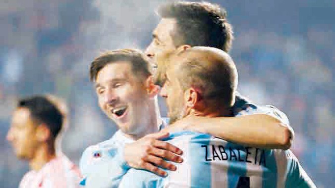 Messi (trái) và đồng đội đã có màn trình diễn cực kỳ ấn tượng tại bán kết Copa America. Ảnh: AP