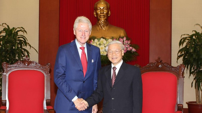 Tổng Bí thư Nguyễn Phú Trọng tiếp cựu Tổng thống Mỹ Bill Clinton ngày 2/7 tại Hà Nội. Ảnh: TTXVN