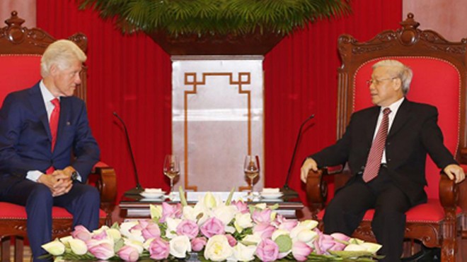 Chiều 2/7, tại trụ sở Trung ương Đảng, Tổng Bí thư Nguyễn Phú Trọng tiếp cựu Tổng thống Mỹ Bill Clinton đang thăm và làm việc tại Việt Nam. Ảnh: Trí Dũng