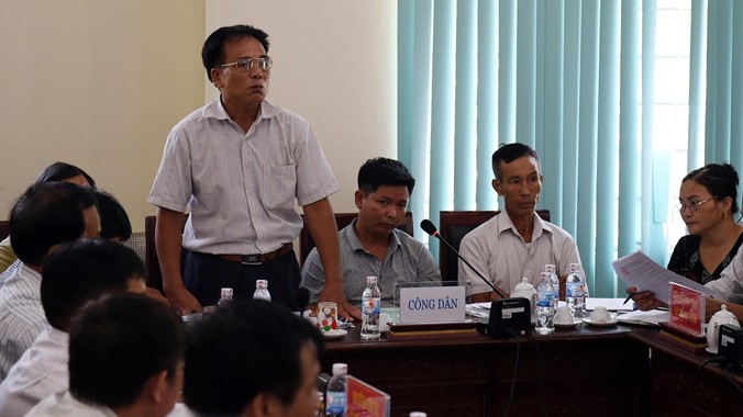 Đại diện công dân xã Yên Lãng, Đại Từ, Thái Nguyên trong buổi đối thoại với Bộ trưởng