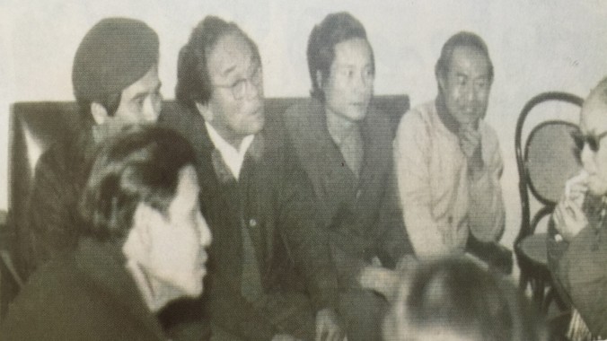 Từ phải qua trái: Giám đốc NXB Văn học Lý Hải Châu, các nhà văn, nhà thơ Thúy Toàn, Xuân Diệu, Lữ Huy Nguyên, Hà Minh Tuân, Tô Hoài trong một lần làm việc tại NXB Văn học