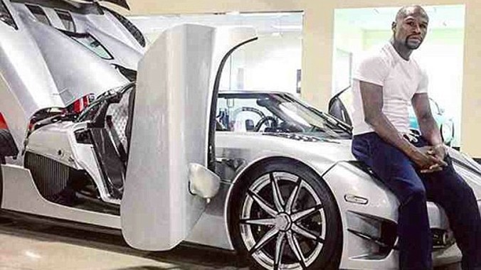 Mayweather bên chiếc xe Trevita giá gần 5 triệu USD. Ảnh: Instagram