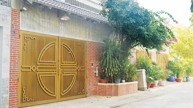 Khu biệt thự được cho là của ông Giang Văn Hiển (SN 1950, bố của Giang Kim Đạt) tại phường Bình An, quận 2, TPHCM. Ảnh: Ngô Bình